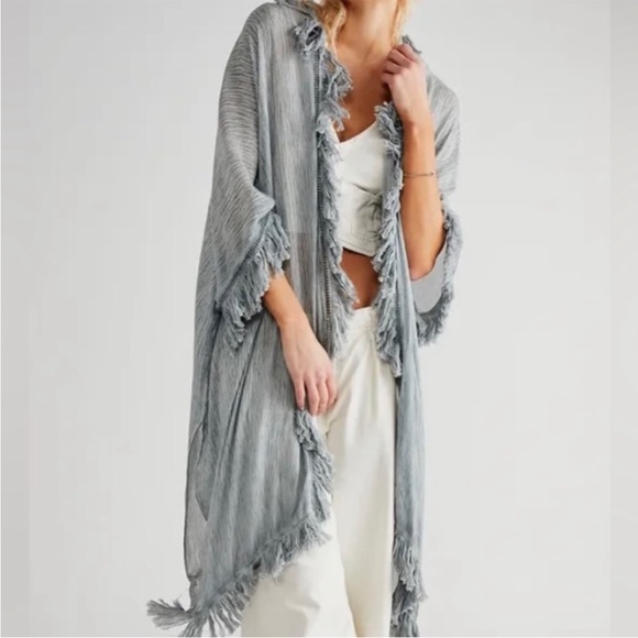 NWOT Free people “sun-bleached” fringe kimono - Picture 2 of 2